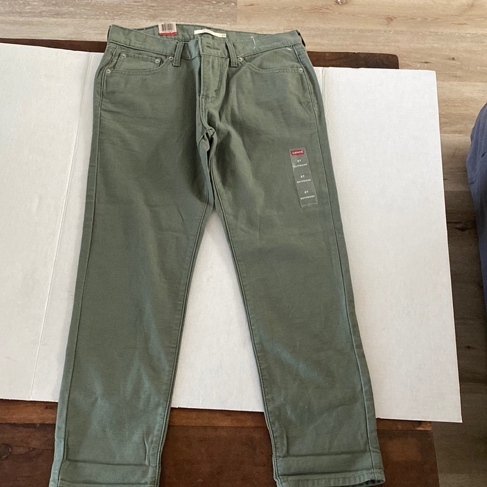 Levi’s olive green boyfriend size 27 Jean